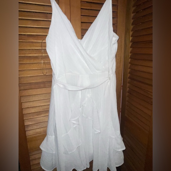 New white dress - Picture 1 of 1